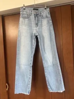 ライトブルーストレートデニム カット裾