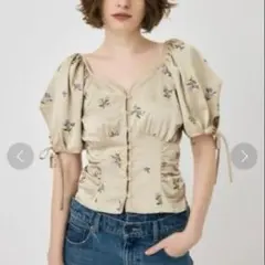 MOUSSY バタフライスリーブ花柄ベージュトップスのサムネイル