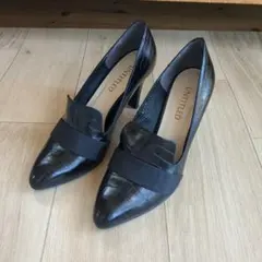 UNTITLED クロコ型押し パンプス ブラック 23.5cmのサムネイル