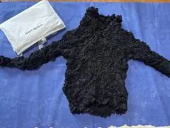 ISSEY MIYAKE 変形プリーツブラウス 首ボタン しわ加工 黒 日本製のサムネイル