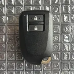 トヨタ ハイエース純正 スマートキー 本体 2ボタン - メルカリ