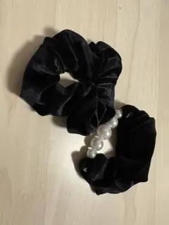 ベルベット 黒 シュシュ2個セットパール付き