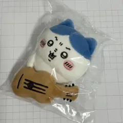 ちいかわ ハチワレ デスクトップから見守るひっかけぬいぐるみ ギター持ち
