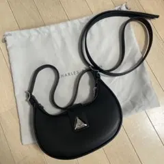 CHARLES & KEITH トライアングルバックル ベルトショルダーバッグ