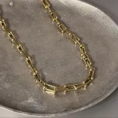 【美品✨】ハードウェアネックレス　Uチェーンゴールド