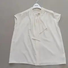 アイボリー ノースリーブブラウス　M