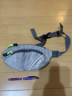 adidas ウエストポーチ グレー