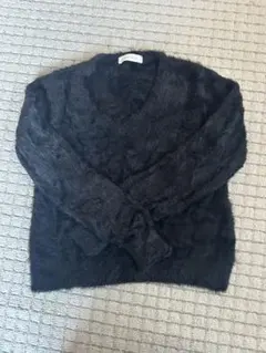 セシルマクビー 黒Vネック長袖セーター