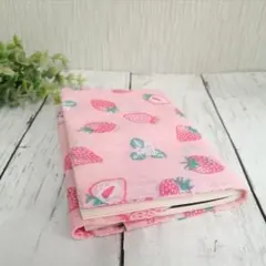 ハンドメイド　手ぬぐい　リメイク　ブックカバー　いちご　143