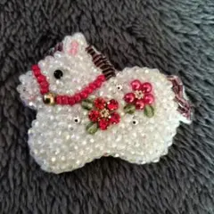 ビーズ刺繍ブローチ　コサージュ　干支　2026年　ハンドメイド