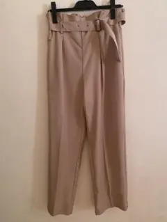 GU ベルト付きタックパンツ ページュ ワイドパンツ ハイウエスト