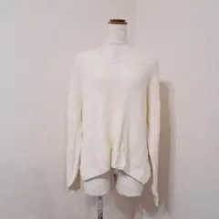 アースミュージック&エコロジー【L】サイドスリットニット　ゆったり　ボリューム袖