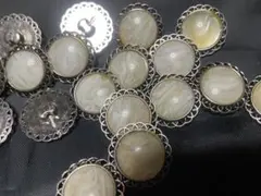 ボタン　ヴィンテージ￼ ホワイトと銀色のボタン20個　　￼