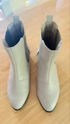 ホワイト アンクルブーツ 合成皮革 フラット