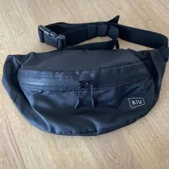 KiU ブラック ボディバッグ・ウエストポーチ
