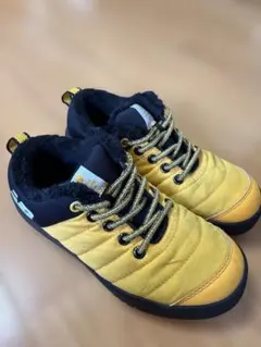 ニューバランス　冬用キッズシューズ