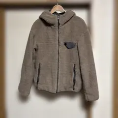 ダークグレー ナイロンジャケットとブラウン フリースボアジャケット　リバーシブル