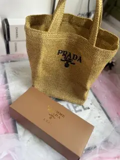 PRADA 新作ノベルティ ベージュ　ラフィアミニトートバッグ 非売品　箱付き