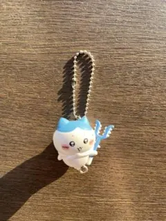 ちいかわ つまんでつなげてますこっと　ハチワレ（ボールチェーンver)