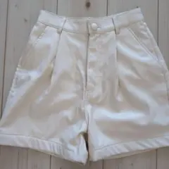 クリーム色 ショートパンツ 折り返し裾