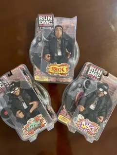 RUN DMC ラン　mezco フィギュア　メズコ Amazon | MEZCO製 Run-D.M.C.フィギュア3体SET ラップ ヒップ