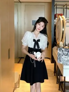 フリル付き白黒Aラインドレス