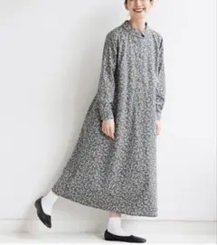 Sunny clouds ponの花柄みたいなワンピース　M P