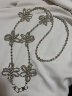 シルバー 花デザイン スマホショルダーストラップ