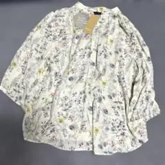 新品タグ付き BELLUNA 花柄 ブラウス ボタニカル 五分袖 大きめサイズのサムネイル