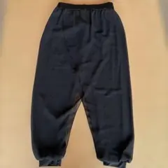 黒 クロップドパンツ 軽量素材