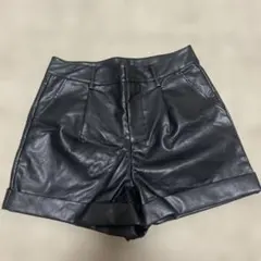 ブラックレザーショートパンツ Petite M