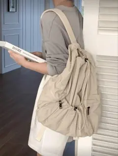 アプリコット ベージュ ドローストリングリュック