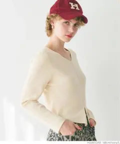 coca フロントスリットニットトップス Vネック M アイボリー