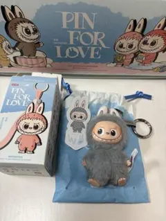 ラブブPIN FOR LOVE グレーぬいぐるみマスコット　W