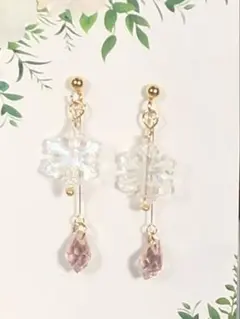696 クリスマス雪の結晶　ピアス(☆イヤリング変更可)