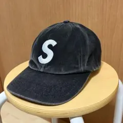 supreme シュプリーム　ピグメント　キャップ　ブラック　Sロゴ　FW25
