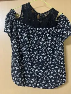 イング　花柄オフショルダーシャツ