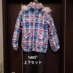 ミッキー柄。子ども用スノーボードウェア上下セット140㌢