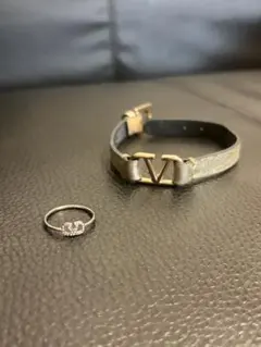 K*u様 【道枝駿佑着用】VALENTINO Vロゴ シグネチャー ブレスレット K*u様 【道枝駿佑着用】VALENTINO Vロゴ シグネチャー ブレスレット