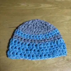 青とグレーのニット帽