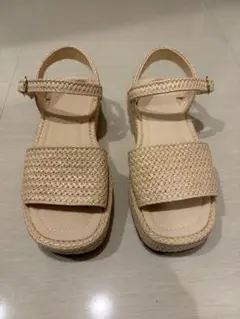 ZARA キッズサンダル EU 36 ベージュ 編み込みデザインのサムネイル