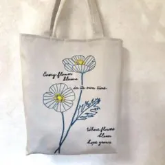 ハンドメイド刺繍　お花　　トートバック　肩掛け　マグネットボタン付き　母の日