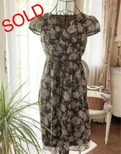 美品　クラシックな雰囲気の花柄ワンピ