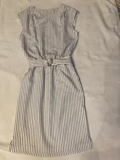 ジャスグリッティ　白と黒のストライプ 半袖ひざ丈ワンピース