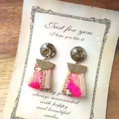 ピンク 赤 刺繍リボン チロリアンテープ ボタン ピアス イヤリング