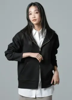 美品ナノユニバース ダンボールジップアップパーカー黒きれいめゴールドジップ