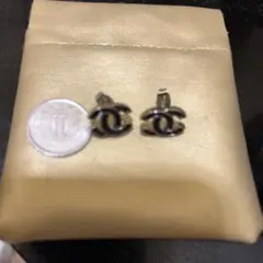 ⚠️削除しますCHANEL ブラック ピアス ノベルティの為裏に文字がありません。