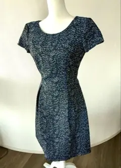 美品値下げ❣️Hugo Boss ネイビー&ホワイト柄のワンピースのサムネイル