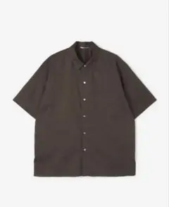 WASHED FINX TYPEWRITER OPEN COLLAR SHIRT