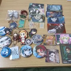 鬼滅の刃 カード・シール・缶バッジ、キーホルダーセット